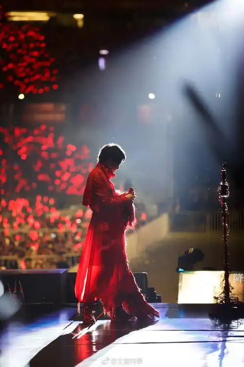 歌王华晨宇的红海好美