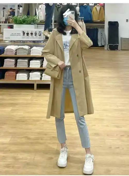 小脚牛仔裤搭配什么上衣和鞋子好看