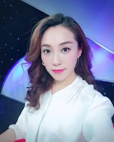 她就是拥有傲人身材的朱赤丹.