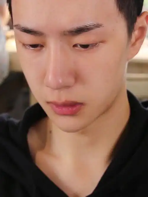 王一博 素颜小蓝#底子很细腻.