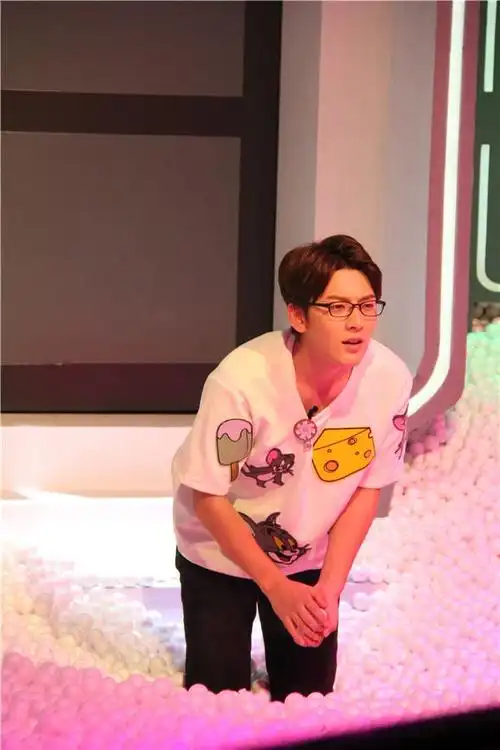 《星星的密室》陈翔回归感叹"女人难懂" 葛天主动做人梯示意"随便踩"