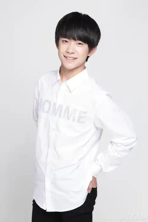 易烊千玺,2000年11月28日出生于湖南省怀化市,中国内地男歌手,演员