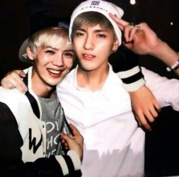 吴亦凡鹿晗自拍牛鹿同款金发回归韩式造型粉丝们都看哭