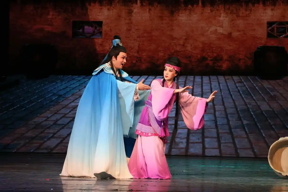 黄梅戏《小乔初嫁》舞台剧照