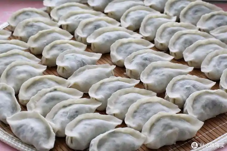 老公最爱这个馅的饺子,皮薄馅大,鲜美无比,一口一个吃着真过瘾