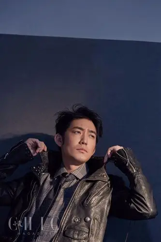 张博最新时尚大片 光影演绎忧郁气息