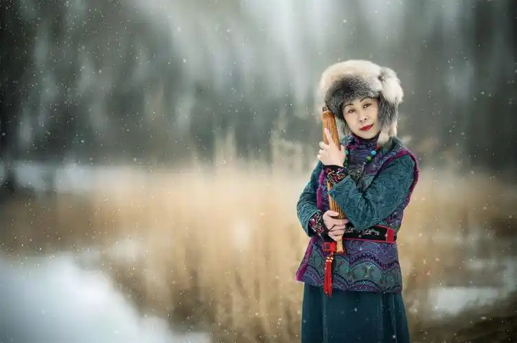 摄影者捕捉到日落片刻那云蒸霞蔚的美丽,比匆匆而过的游客,收获总是