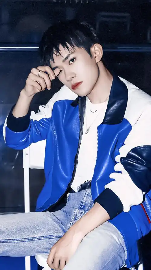 易烊千玺二十冠岁朝暮锦程