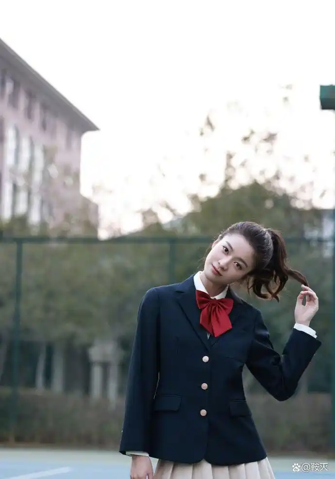 张雪迎校服照,青春洋溢