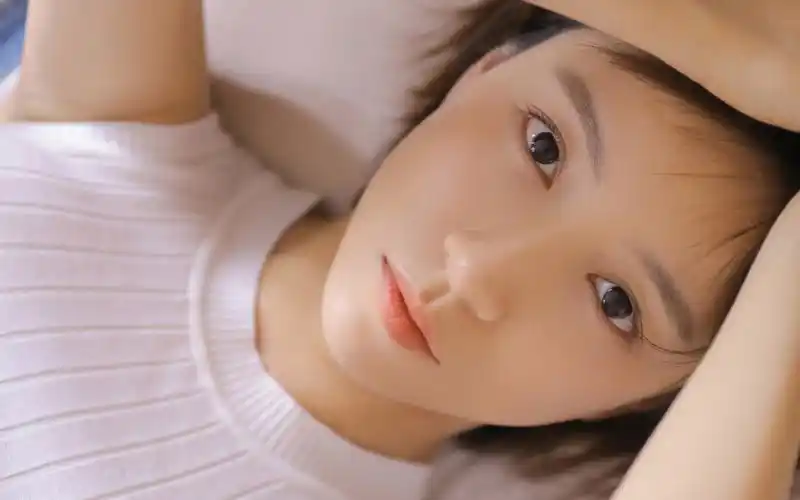 气质短发美女魅力侧颜美女高清壁纸