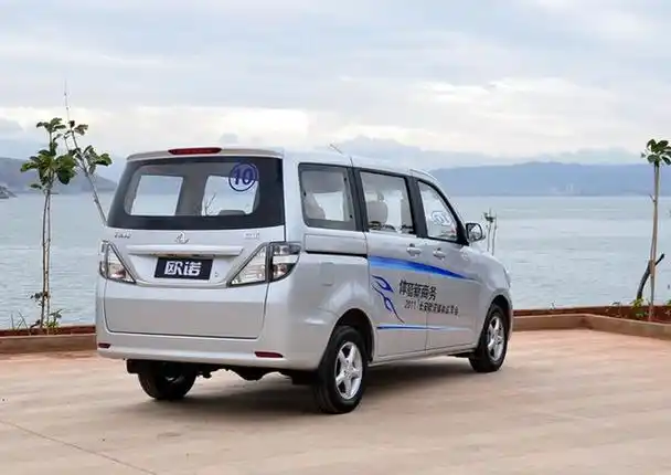 货拉拉平台上的"微面"与"小面"这两种车型存在几个主要的区别.