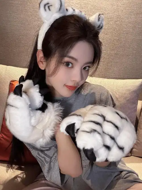 女星杨超越写真集:甜美俏丽,柔情似水