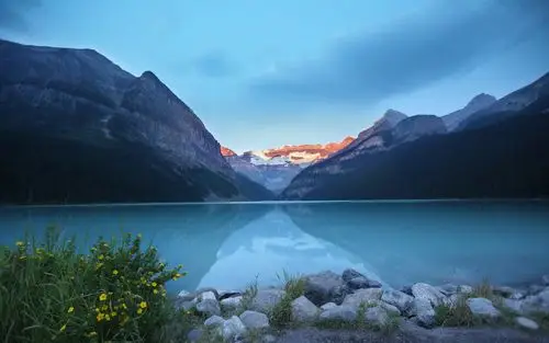 优美的湖泊风景图片桌面壁纸