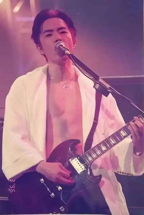 怎麼都没人讨论黄贯中 ?