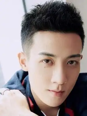 男生剪什么发型比较好看  好看的男生发型短发