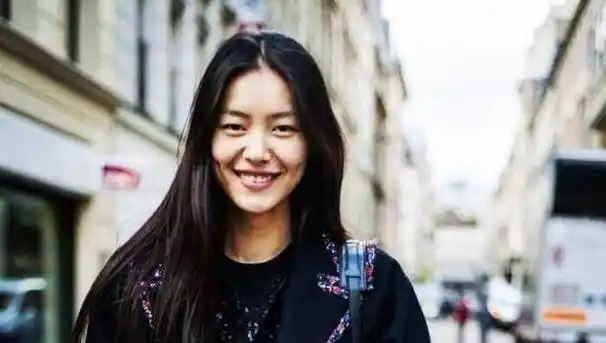 大表姐刘雯晒的一组简单照片让粉丝更加疯狂了