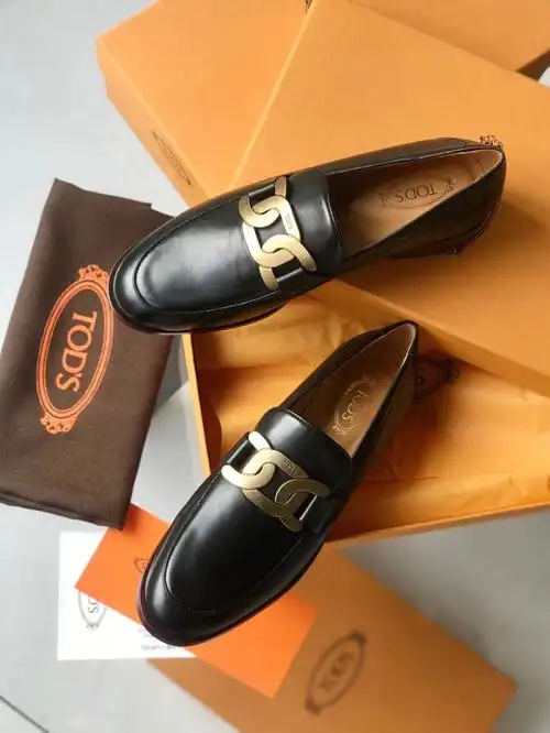 tods麻花扣粗跟乐福鞋