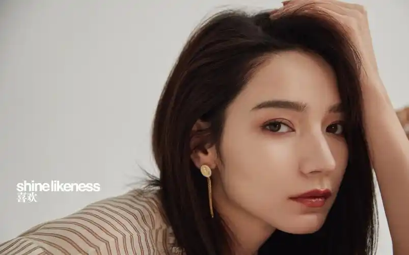 代斯飒爽干练写真图片