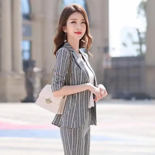 四十岁的女人怎么穿才洋气?不妨试试休闲西服外套穿搭,简单干练