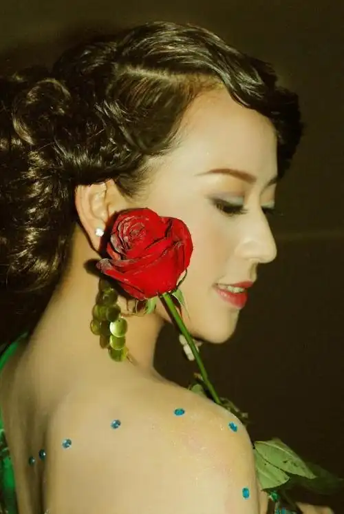 郑莉莉(中国女歌手)