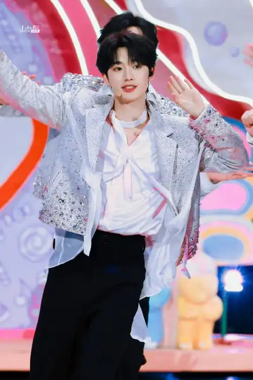 王者荣耀时代少年团直播##丁程鑫 二十二岁恒鑫璀璨正良辰