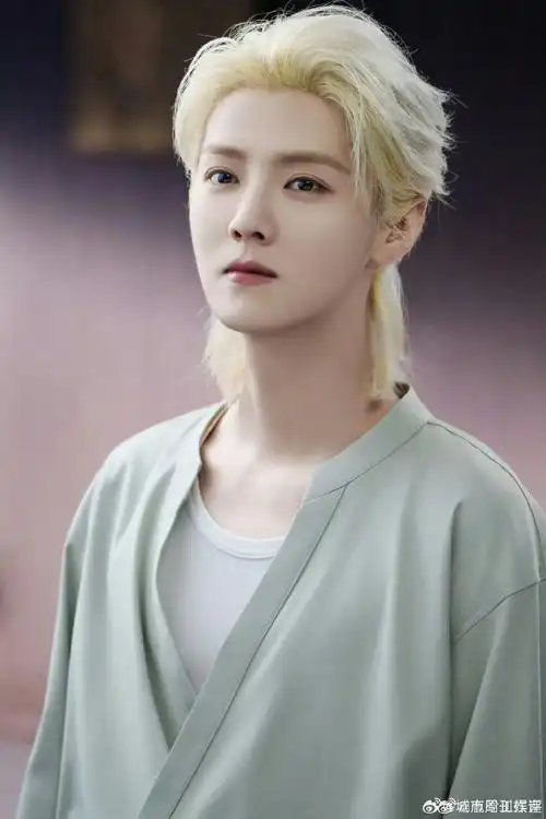 鹿晗端午节营业照#鹿晗端午节营业 真是帅  #鹿晗端午节营业