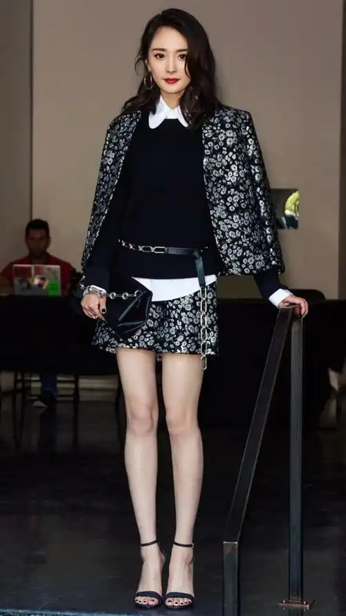 杨幂因脚臭闻名这脚到底有多臭这还问问枕边人刘恺威了