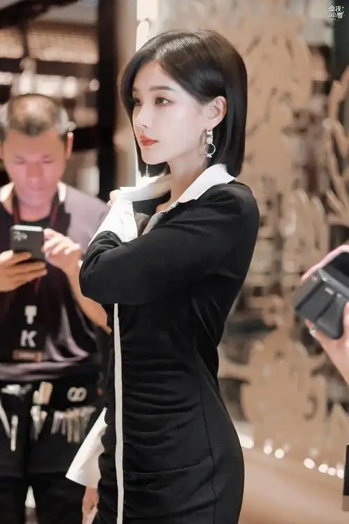 李一桐短发黑裙造型谁家的都市端庄大小姐狠狠i了