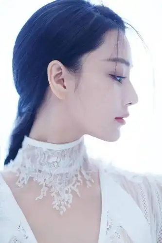 赵丽颖妹子以童颜可爱著称,侧面照更多了几分柔美!