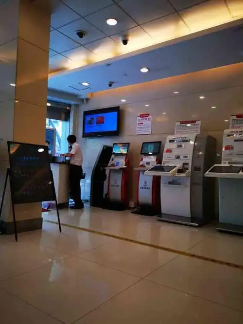 就在公司附近的一家工商银行,当天来的时候手机都没电了,营业厅的