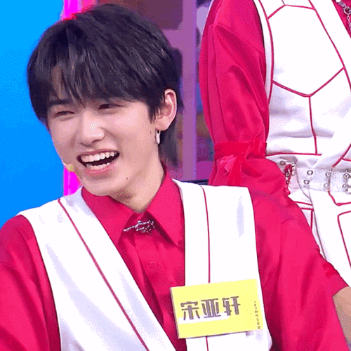 剪辑后期必备实用素材之——甜笑,大笑,捧场reaction镜头