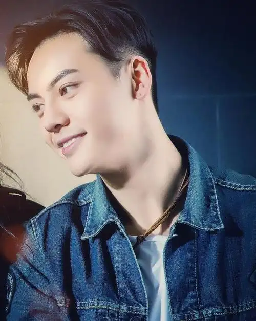 陈伟霆的正面除了有颜值这身正能量更让人喜欢