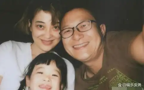 幸好在梅婷生产时,曾剑一直陪在她身边.