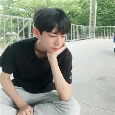 最好看的的男生头像阳光少年扫描到手机 上一组 上一张 4/12张图片 下