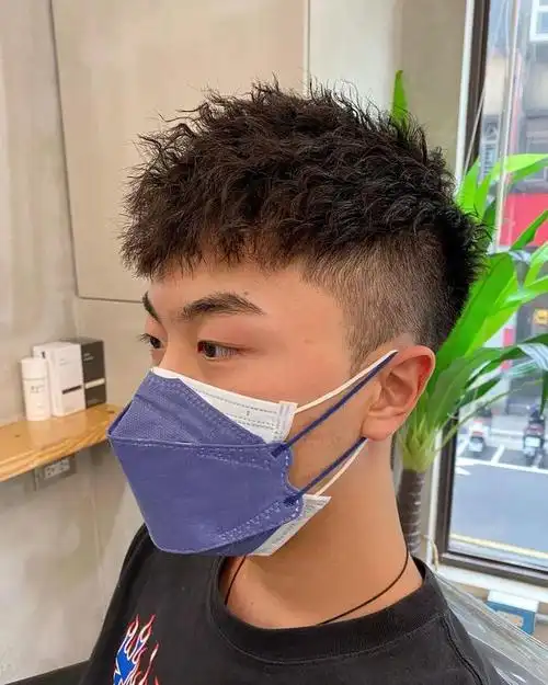 发际线高的男生建议剪这3款发型,潮流帅气,拯救颜值!