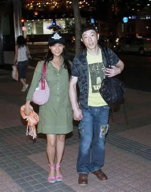 朱茵下嫁黄贯中坚持5年无性婚姻她的故事远比你想得更精彩