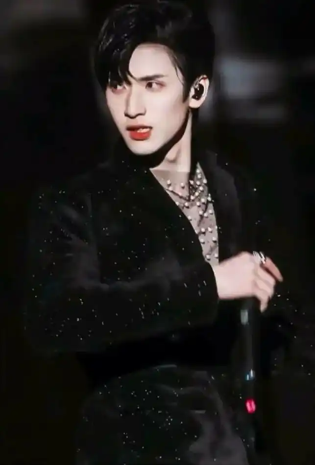 严浩翔 #严浩翔小熊 #严浩翔壁纸  - 抖音