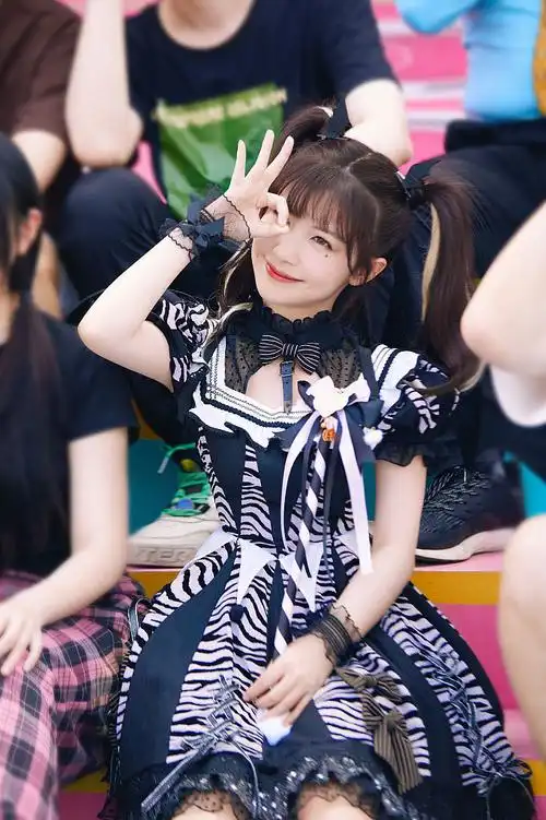 赖美云向前冲小恶魔造型花絮照释出扎双马尾甜美元气