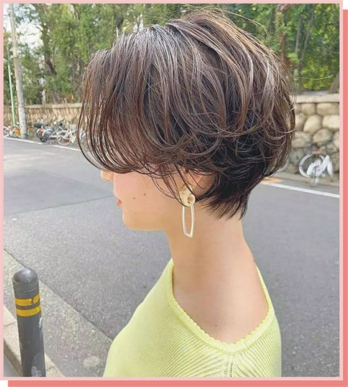 烫发洋气但是容易老气,短发怎样烫做到时尚减龄不老气?