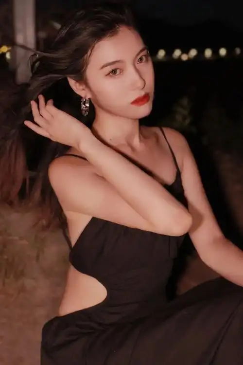 晚风吹过你的脸颊,它却从不回头!#写真 #武汉 #情绪 #拍 - 抖音