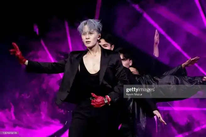 王嘉尔科切拉音乐节##王嘉尔科切拉舞台上大喊来自中国##王嘉尔登上