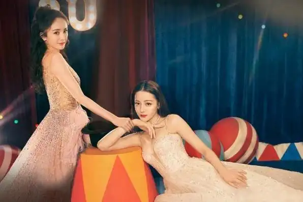 迪丽热巴和杨幂拍的这组照片不仅美丽还暴露了两人真实关系