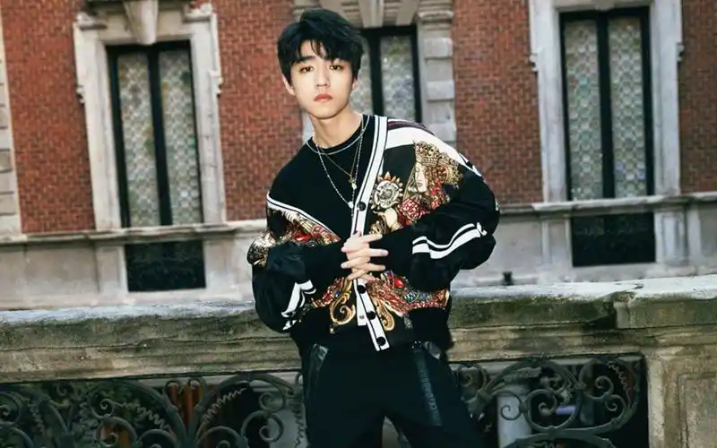 王俊凯帅气时尚写真壁纸最新王俊凯气质街拍