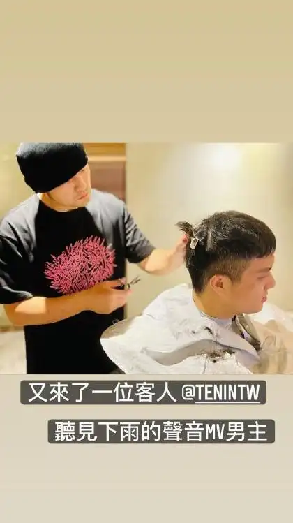 龙抬头周杰伦化身理发师昆凌全黑装扮孕样十足