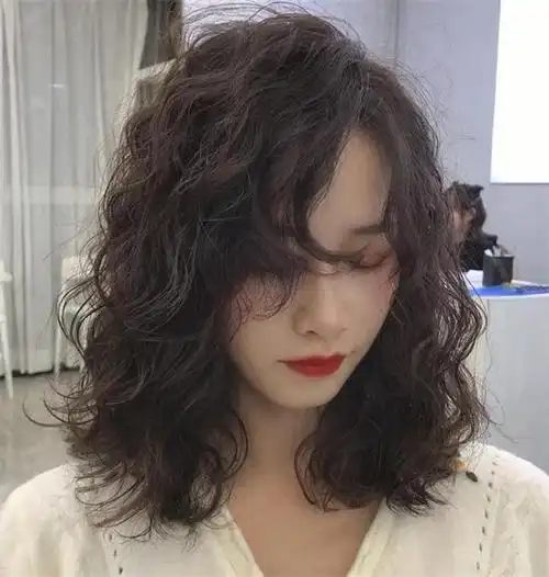 短发烫什么卷好看,试试法式慵懒卷发_烫发_女生发型大全