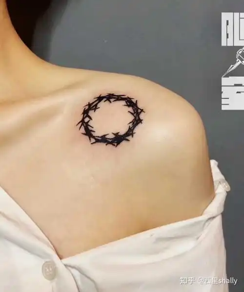 第二个纹身,接受自己,接受苦难,活的如荆棘一般,坚韧.