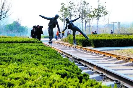 东风渠畔算是规划相对较好的绿色步行通道