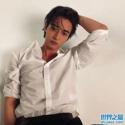 黄皓发文再见,与萧亚轩恋情正式结束,粉丝希望她专注事业 .