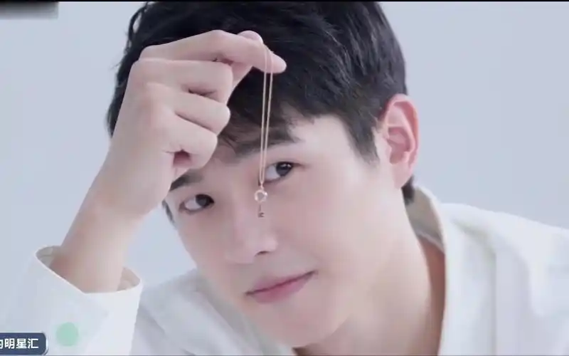 刘昊然个人向混剪治愈心灵的微笑小虎牙怎么这么可爱呢