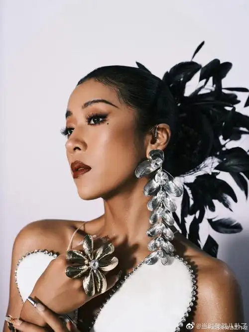 吉克隽逸鸟巢头造型